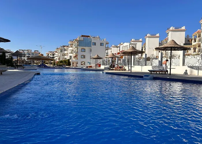 شقة Hills - Lovely With Pool View And Free Access *