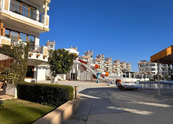 Hills - Lovely With Pool View And Free Access