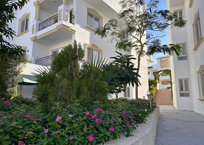 شقة Hills - Lovely With Pool View And Free Access *