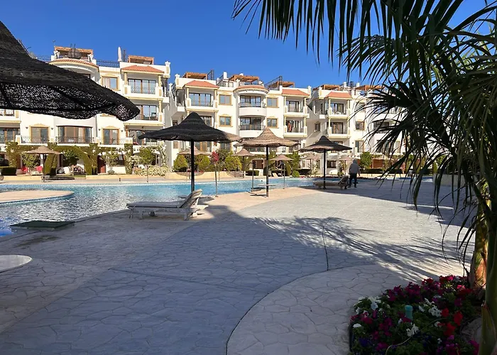 Hills - Lovely With Pool View And Free Access