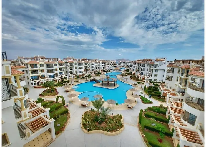 Hills - Lovely With Pool View And Free Access شقة