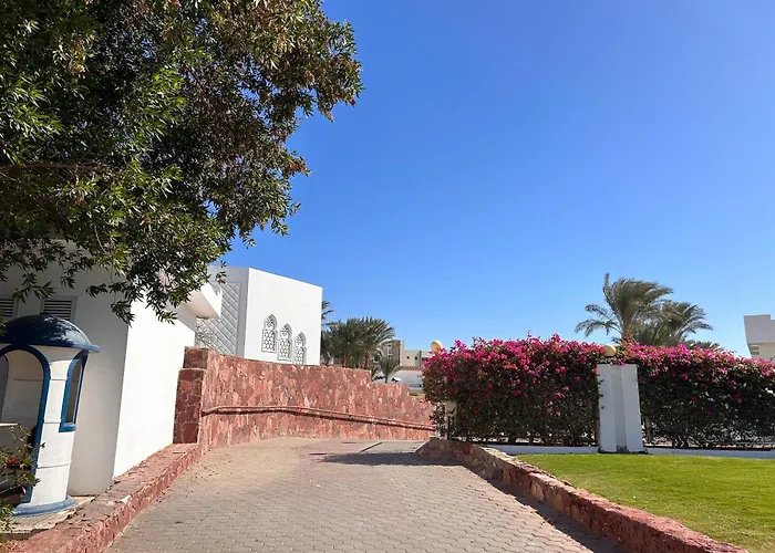 شقة Hills - Lovely With Pool View And Free Access *