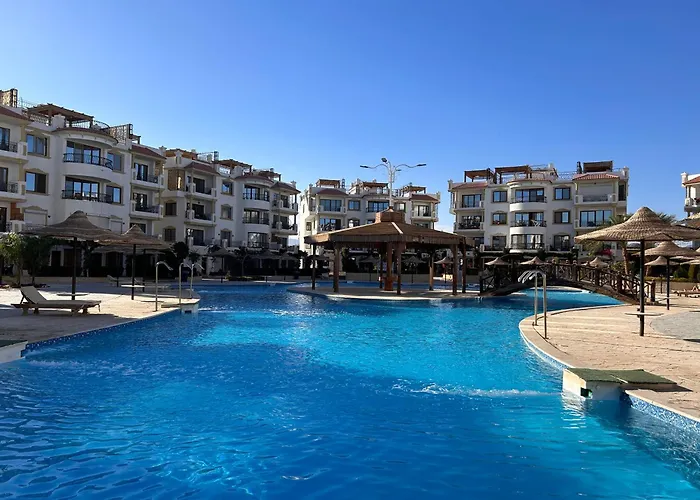 Hills - Lovely With Pool View And Free Access شقة