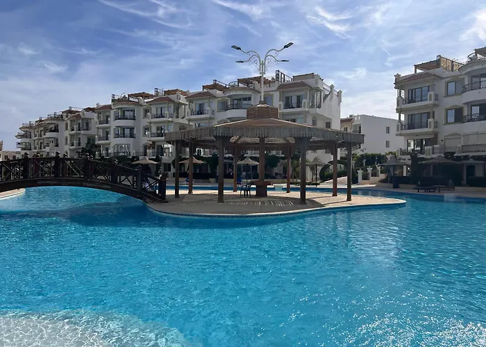 Hills - Lovely With Pool View And Free Access *